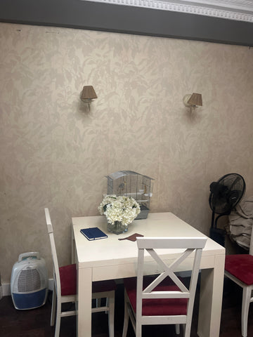 Colores que no cansan: papel pintado para largas jornadas